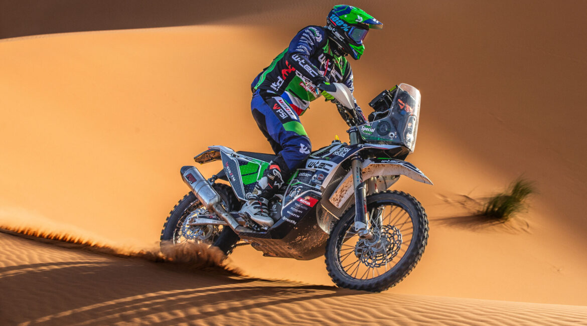 Adam Peschel to zvládnul! Úspěšně dokončil Rally du Maroc a kvalifikoval se na lednovou Rallye DAKAR